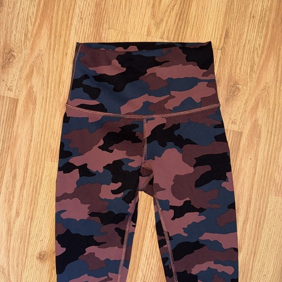 Lululemon Wunder Train High Rise Tight Size 0 - Picture 3 of 6